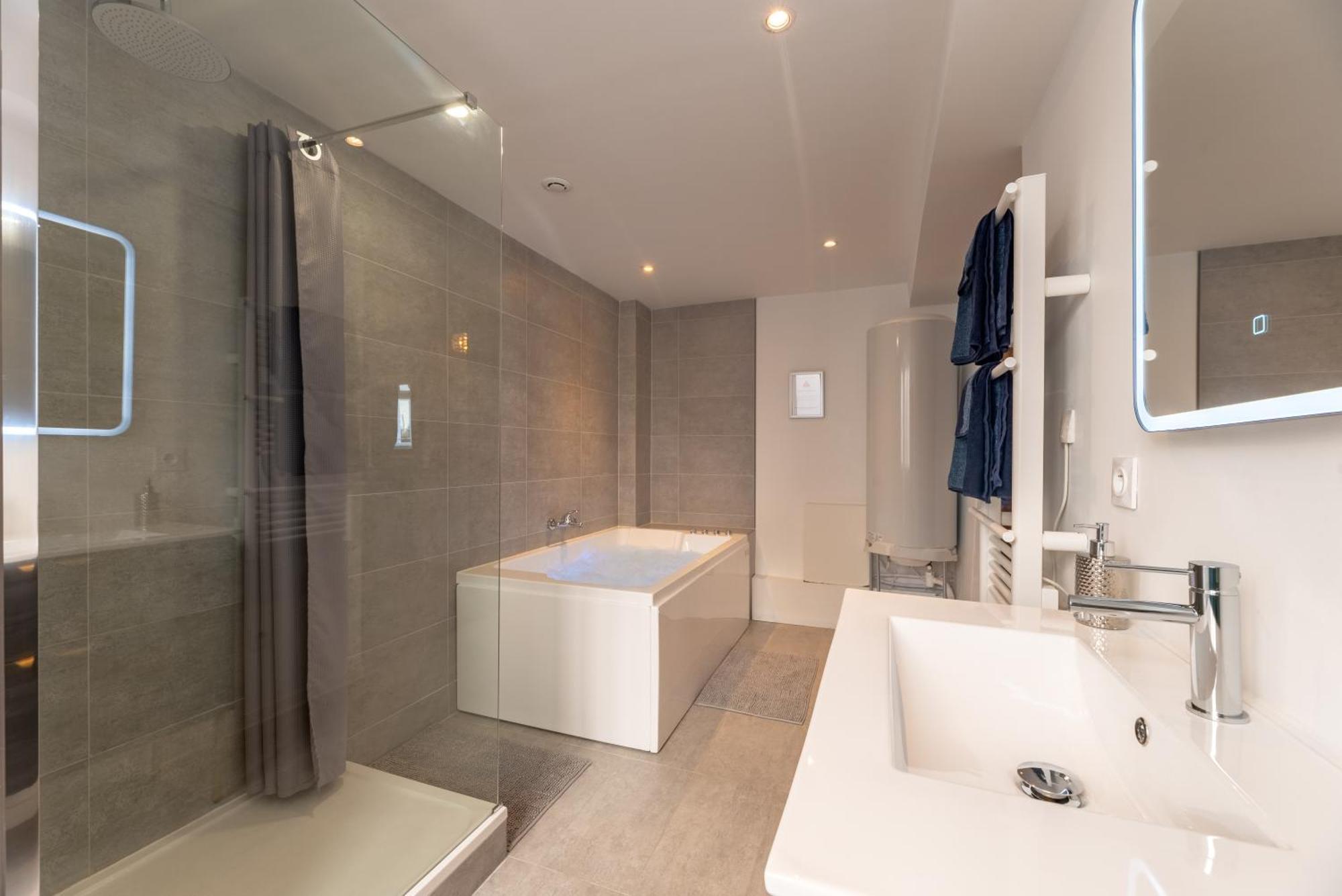 Le Lovely Cosy Jacuzzi Centre-ville Wifi *