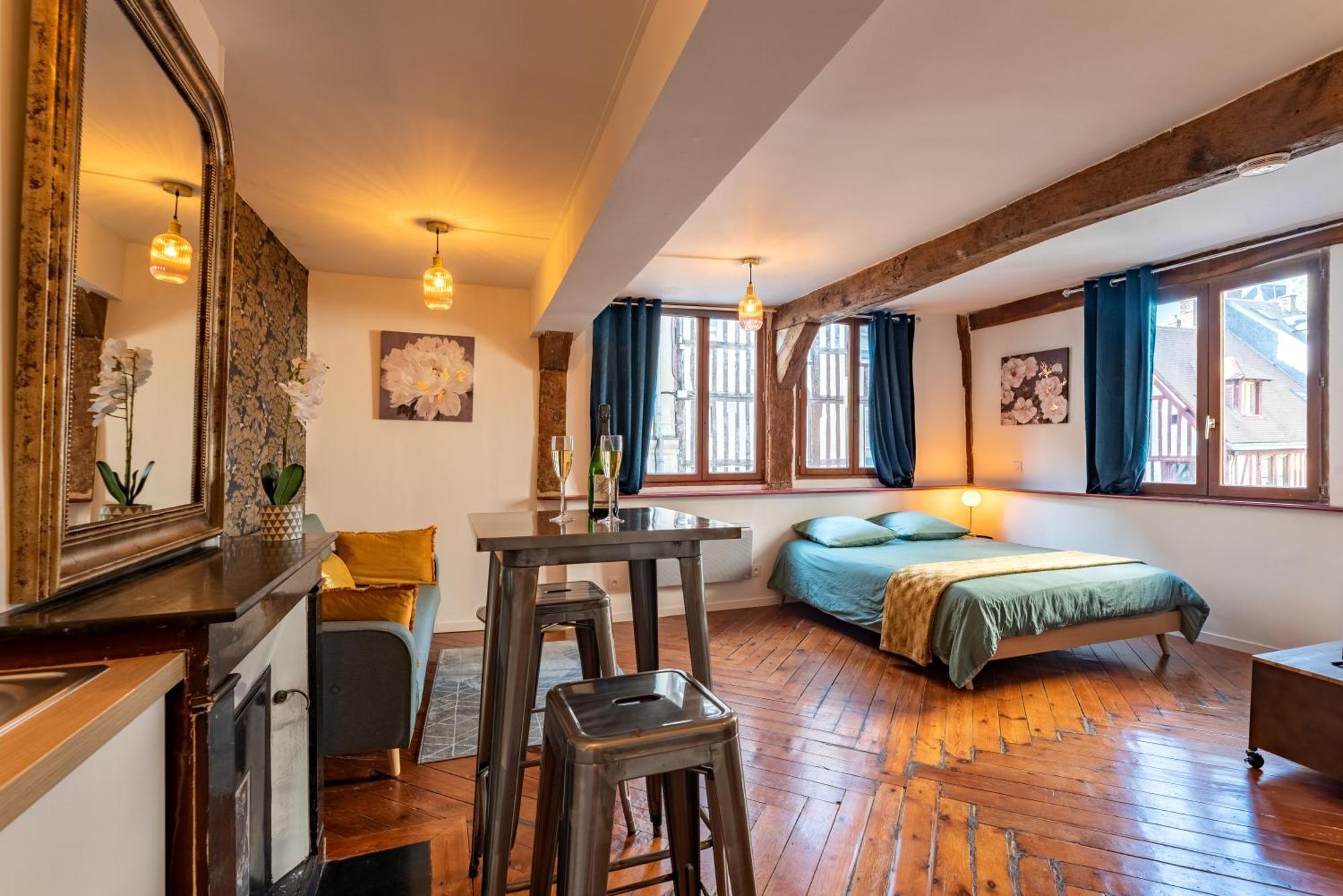 Apartment Le Lovely Cosy Jacuzzi Centre-ville Wifi Rouen